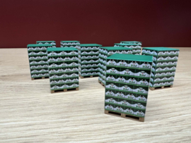 Pallet met Bierkratten (set van 10) groen  Grijs (1:50)