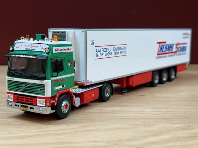 WSI 01-4507 Frederik Jensen; VOLVO F12 GLOBETROTTER 4X2 REEFER TRAILER - 3 AXLE