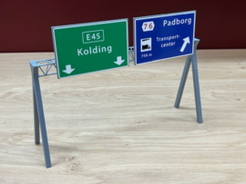 Verkeersportaal met borden ( Padborg) scale 1:50