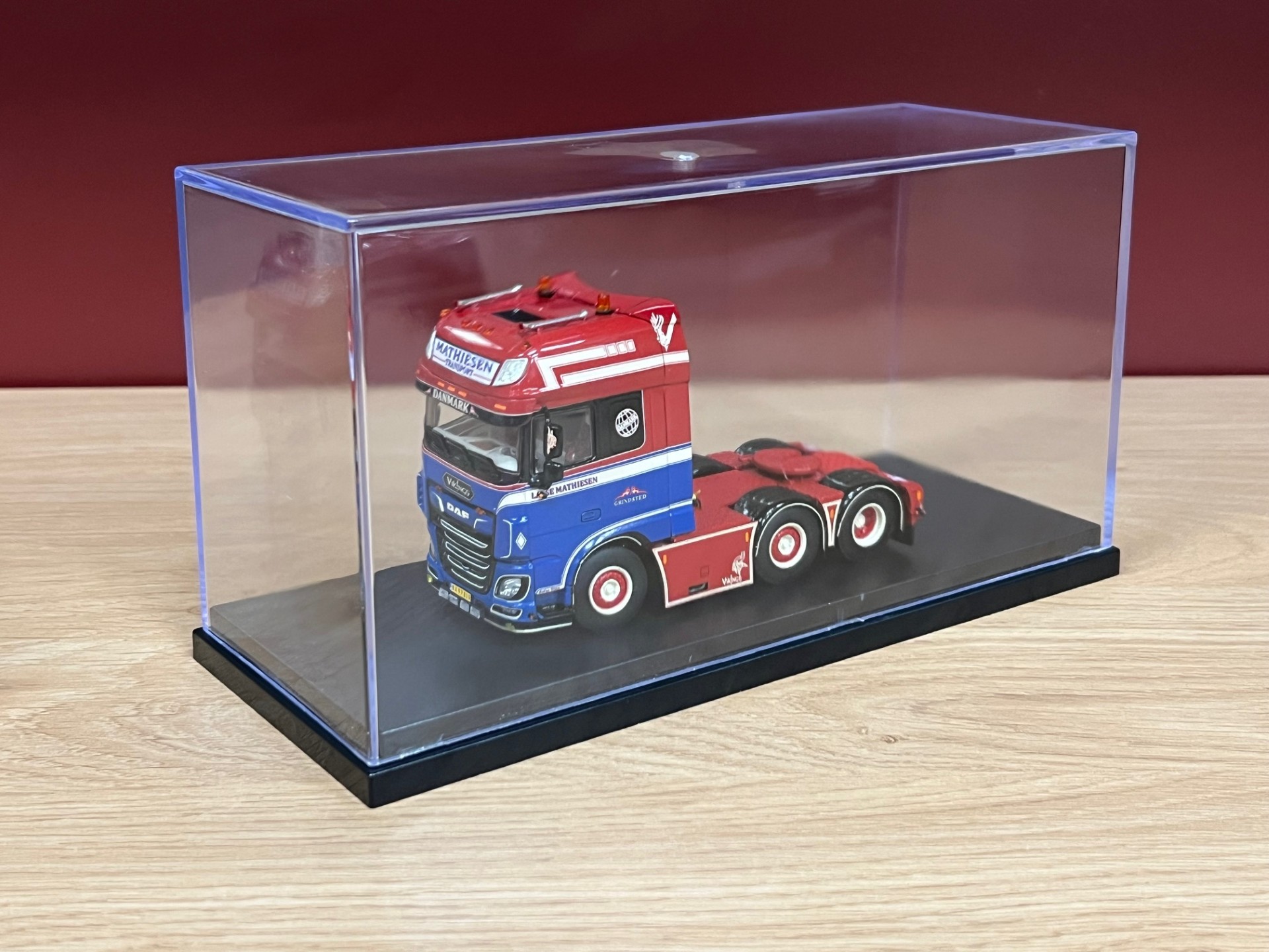 Showcase for single truck or boxtruck