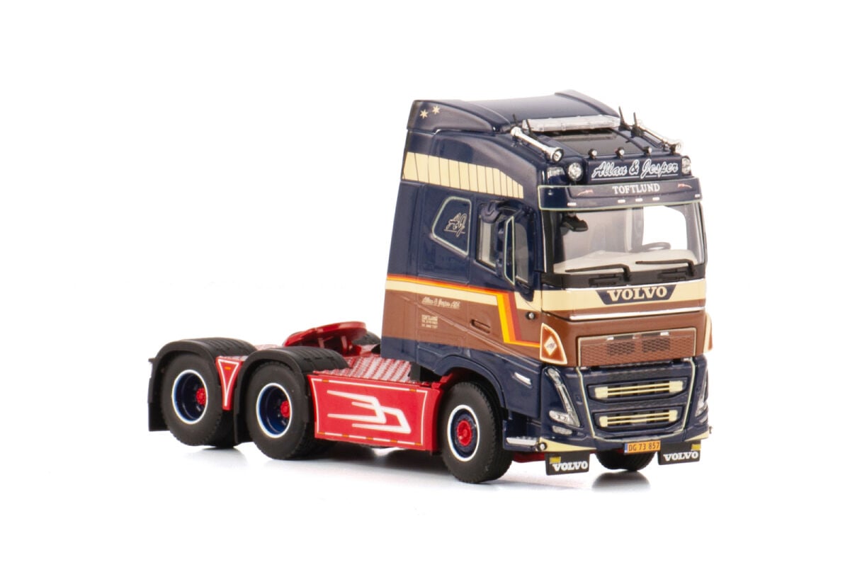 WSI 01-4053 ALLAN & JESPER; VOLVO FH5 GLOBETROTTER 6X2 TAG AXLE