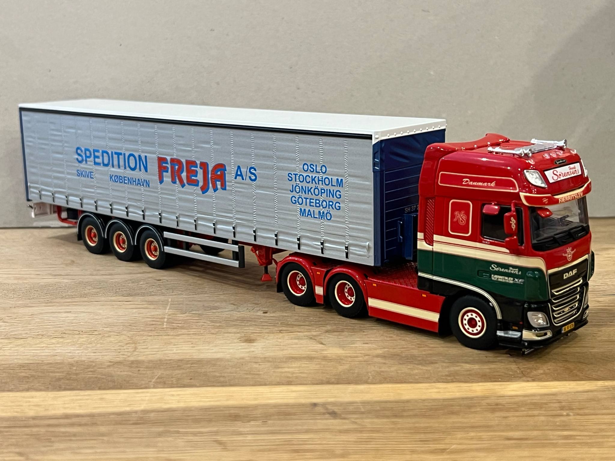 DAF Henrik Sorensen & Freja curtainside trailer