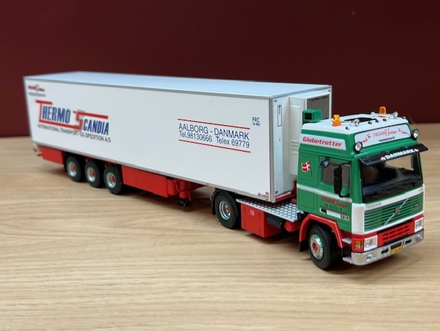 WSI 01-4507 Frederik Jensen; VOLVO F12 GLOBETROTTER 4X2 REEFER TRAILER - 3 AXLE