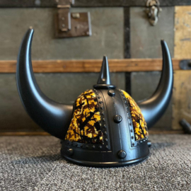 Zwarte Viking Helm - Deense Pluche (Geel)