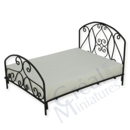 Metalen 2-pers.bed + matras.