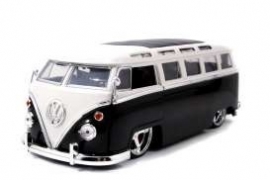 Jada91693bk 1962 black with white top.  1:24