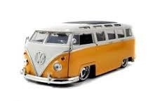 Jada 91694o. 1962 bus, yellow with milk white top 1:24