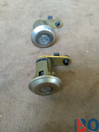 Ignition lock and two doorlocks BX