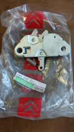 Motorkapslot AX