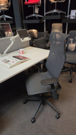 HermanMiller Cosm met hoge rug in Graphite / adj. arms * magazijnopruiming *
