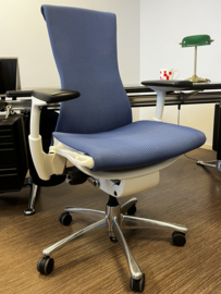 Embody - wit frame - balance blauw