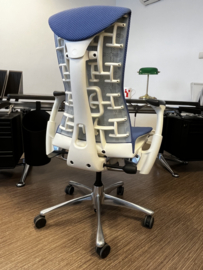 Embody - wit frame - balance blauw