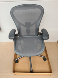 Aeron Remastered Carbon maat B - satin voet - ex demo