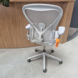 Aeron Remastered Mineral B - satin voet - ex demo