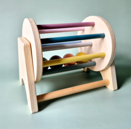 Houten rad met balletjes