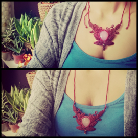 Macramé ketting met hanger Rozenkwarts