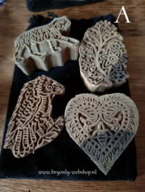 Zakje met 4 houten Henna/ Batik stempels uit India