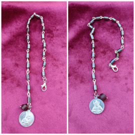Reisamulet: Sacred Garnet