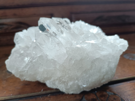 Bergkristal cluster met heldere kristalpunten