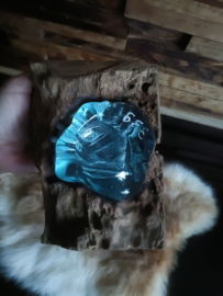 Houten stronk met hierop 1 schaaltje
