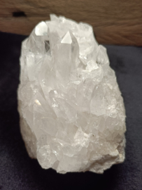 Bergkristal cluster met heldere kristalpunten