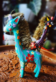 Turquoise handbeschilderde houten fotohouder giraffe