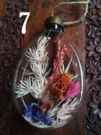 Droogbloemen in glazen  hanger