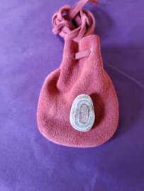 Suède Amulettasje | Medicinebag | roze | Rhodochrosiet