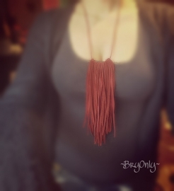 Fringe & Frills ketting bordeauxrood