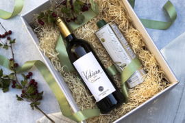 Giftset 500 ml olijfolie Manolakis en fles Vidiano 750 ml