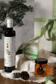 Giftset 500 ml olijfolie Manolakis , 250 ml wilde tijmhoning en 300 gr Graviera schapenkaas