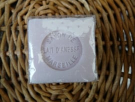 Blokje zeep lila met ezelinnenmelk Lumière de Provence