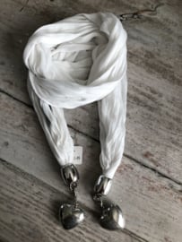 Witte sjaal met zilverkleurige harten