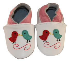 Vogeltjes (met roze rand) leren slofjes