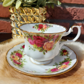 Vintage kop en schotel 146 ,  Royal Albert, "Old Country Roses"