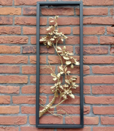 Vintage wand decoratie; lijst met 3D uitgevoerde metalen bloemenranken