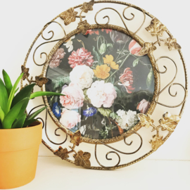 Vintage wandlamp deels gerestyld met bloemendecor