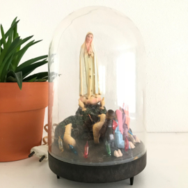 Stolp met tafereeltje "verschijning van Maria in Fatima", mét licht