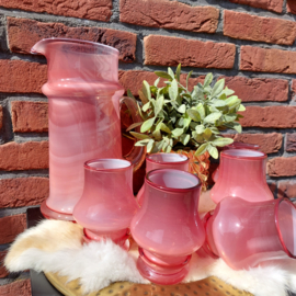 Vintage schenkkan met 6 glazen, roze