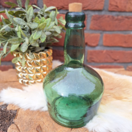 Vintage groene (wijn/ kruik) fles met kurk, handgeblazen