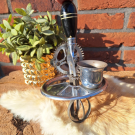 Antieke mixer/ klutser: A&J, made in USA, patent 1923