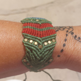 Vintage geknoopte Tibetaanse armband met steen en kraaltjes nr. 1