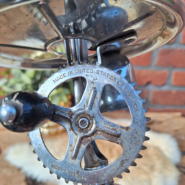 Antieke mixer/ klutser: A&J, made in USA, patent 1923