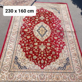 Huren: Perzisch tapijt rood, 230 x 160 cm.