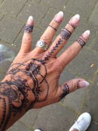 Jagua tattoo's voorbeelden van "eigen hand"