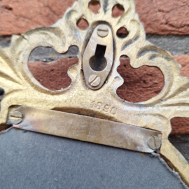 Antieke koperen lijst met metalen magneet/schrijfbord erin, ca. 1890