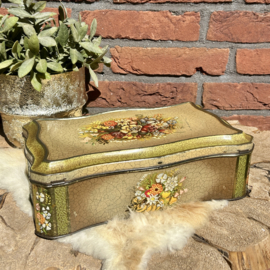Vintage blik langwerpig met reliëfbloemen