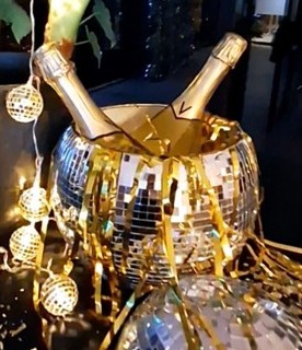 Te huur:  Wijnkoeler, glitterbal/ discobal