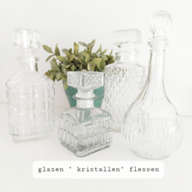 Te huur: Diverse glazen vintage karaffen/ flessen "kristal"