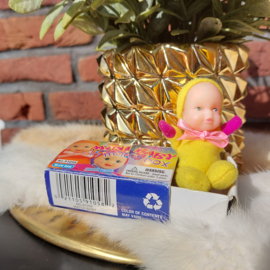 Vintage Mini baby in matchbox/Mini dolls /Lucifer"popje, geel, 70's